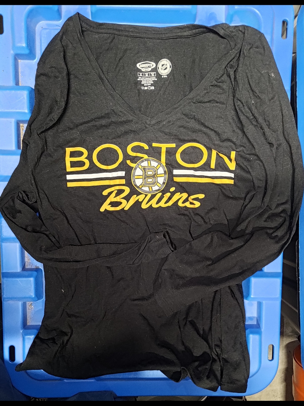 Boston Bruins Women's Black Long Sleeve V-Neck Tee with Gold Logo